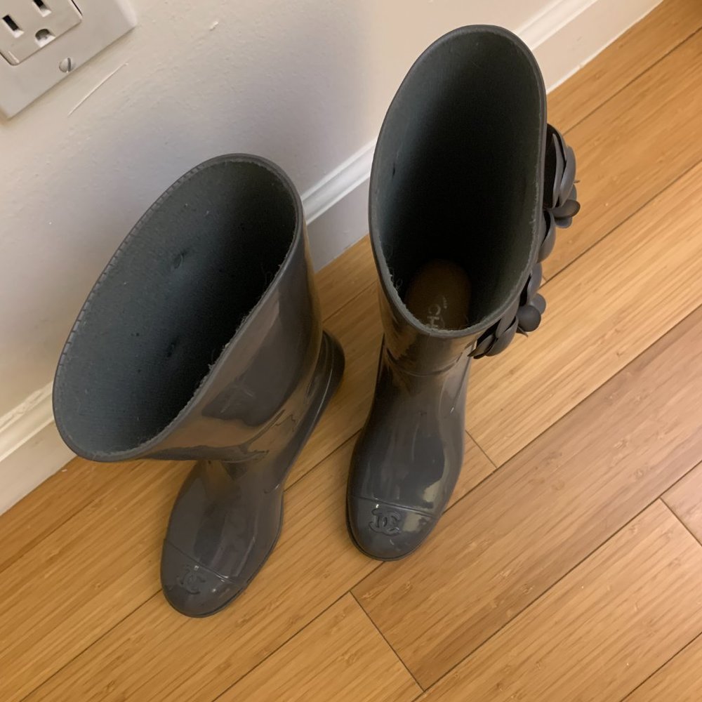 CHANEL Interlocking CC Logo Rubber Rain Boots - Picture 2 of 11